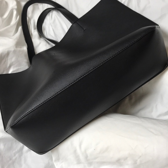 SUMMER & ROSE.  Tote bag.  Black vegan leather. - Picture 7 of 8